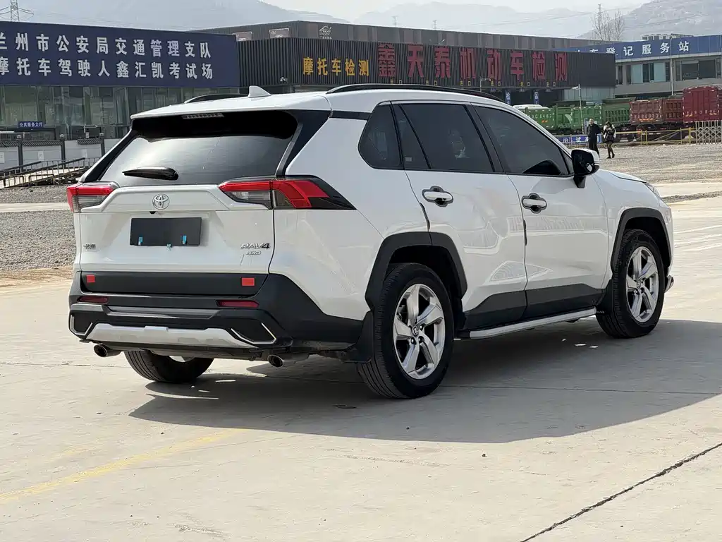 Toyota RAV4 2021