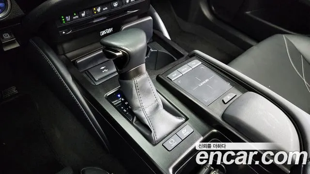 Lexus ES 2022