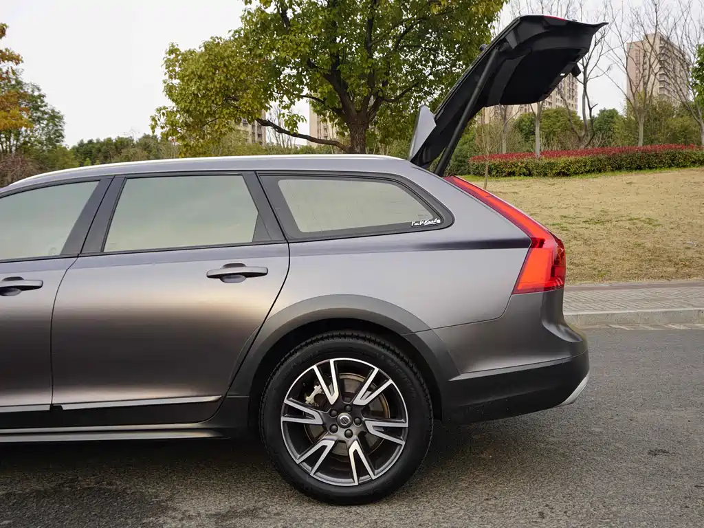 Volvo V90 2020