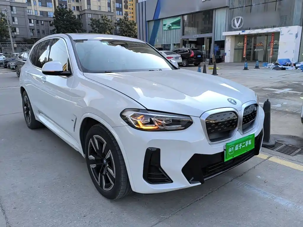 BMW iX3 2024