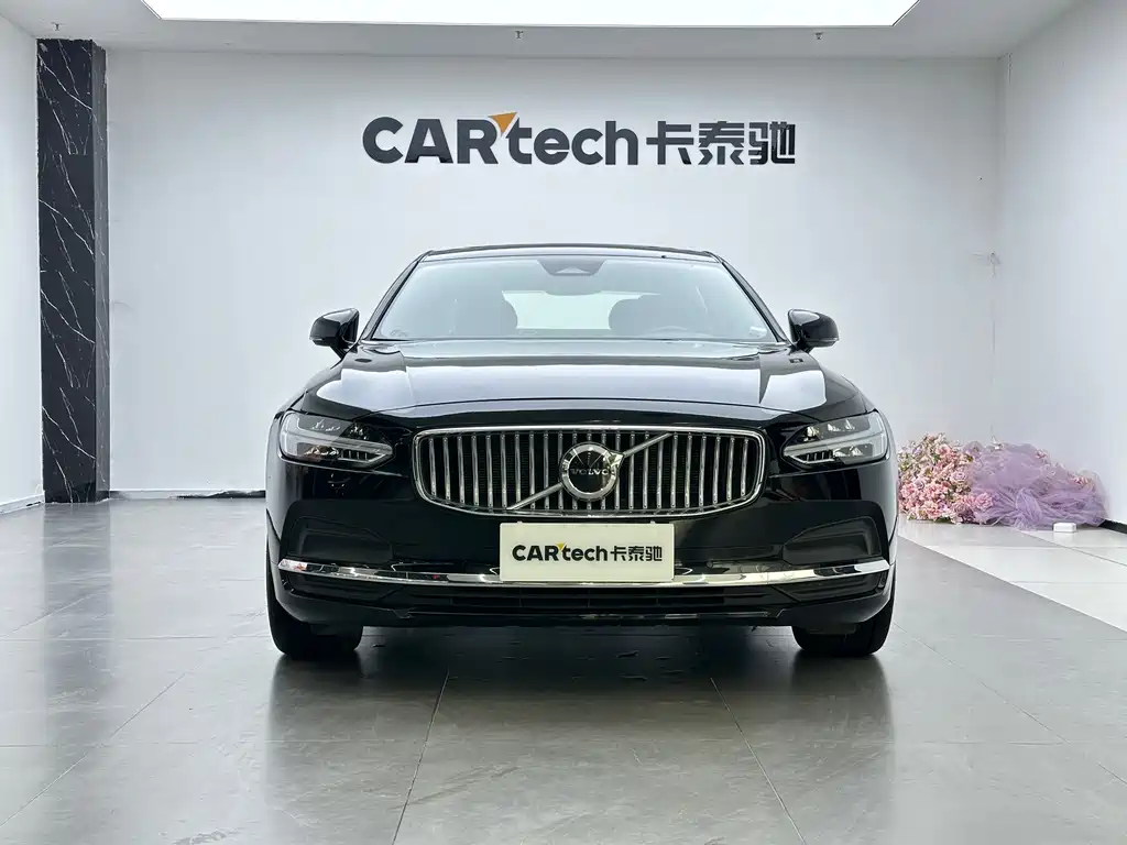 Volvo S90 2025