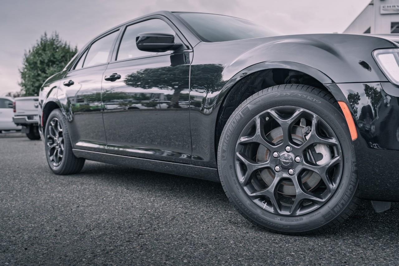 Chrysler 300 2023