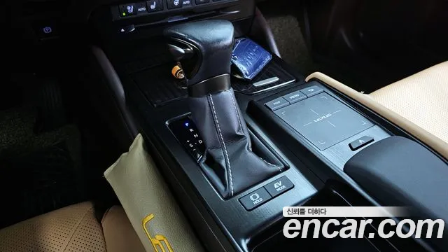 Lexus ES 2021