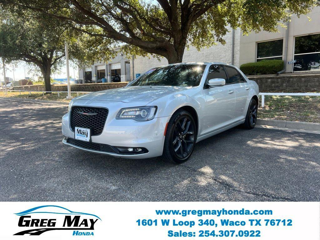 Chrysler 300 2022