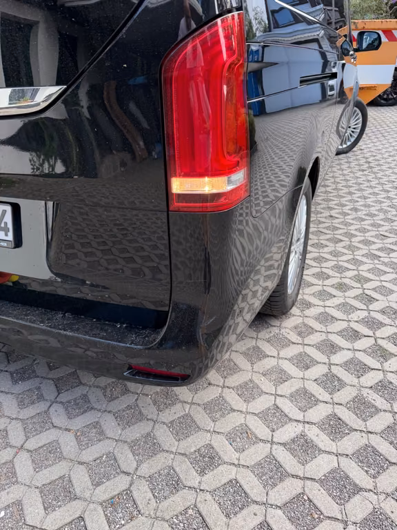 Mercedes-Benz V 300 2023