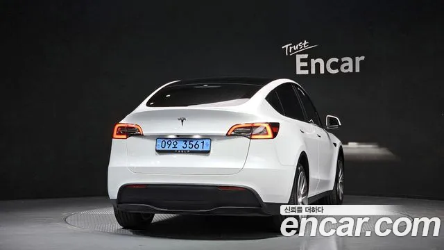 Tesla Model Y 2024