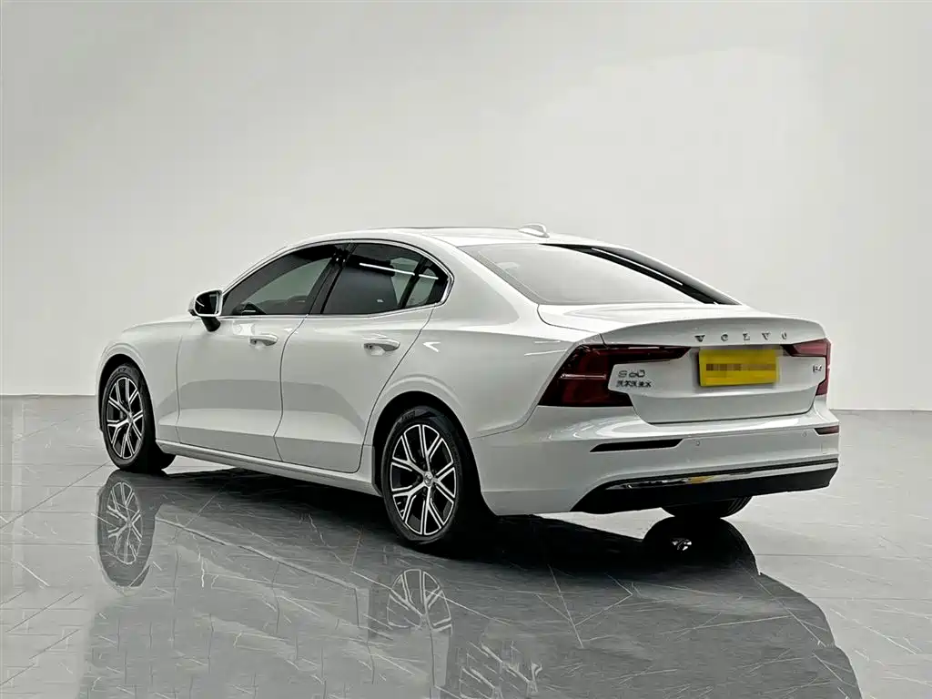 Volvo S60 2023