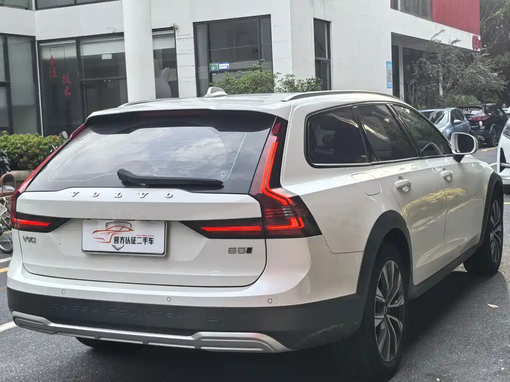 Volvo V90 2021