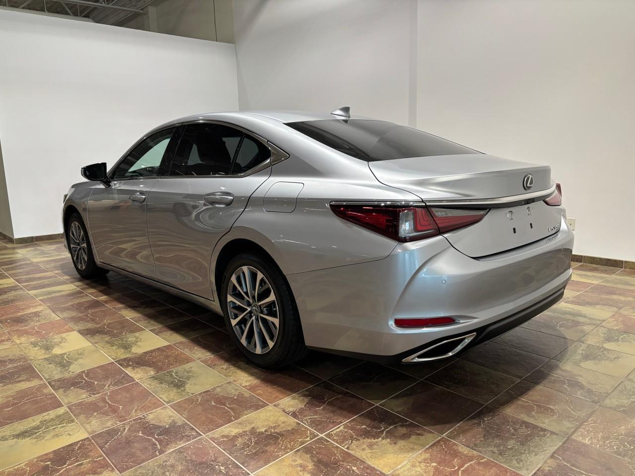 Lexus ES 2024
