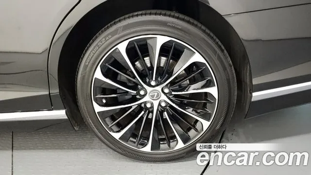 Lexus LS 2022