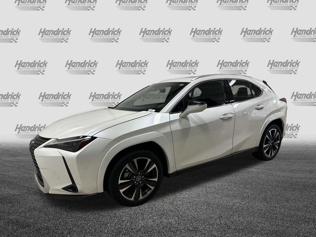 Lexus UX 2025