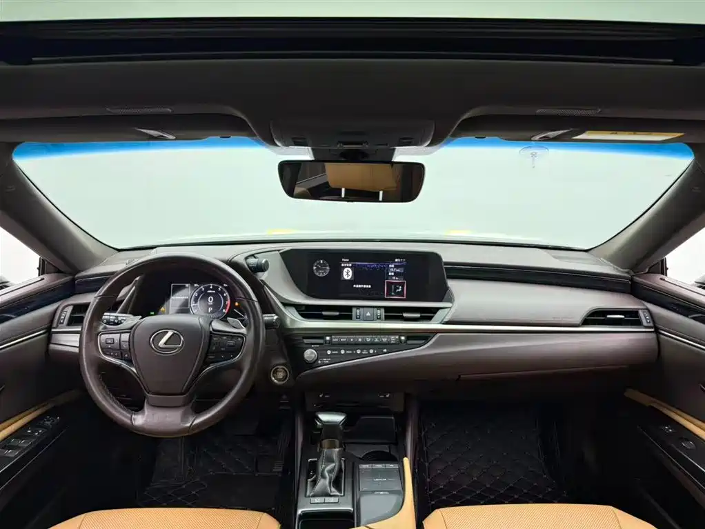 Lexus ES 2021