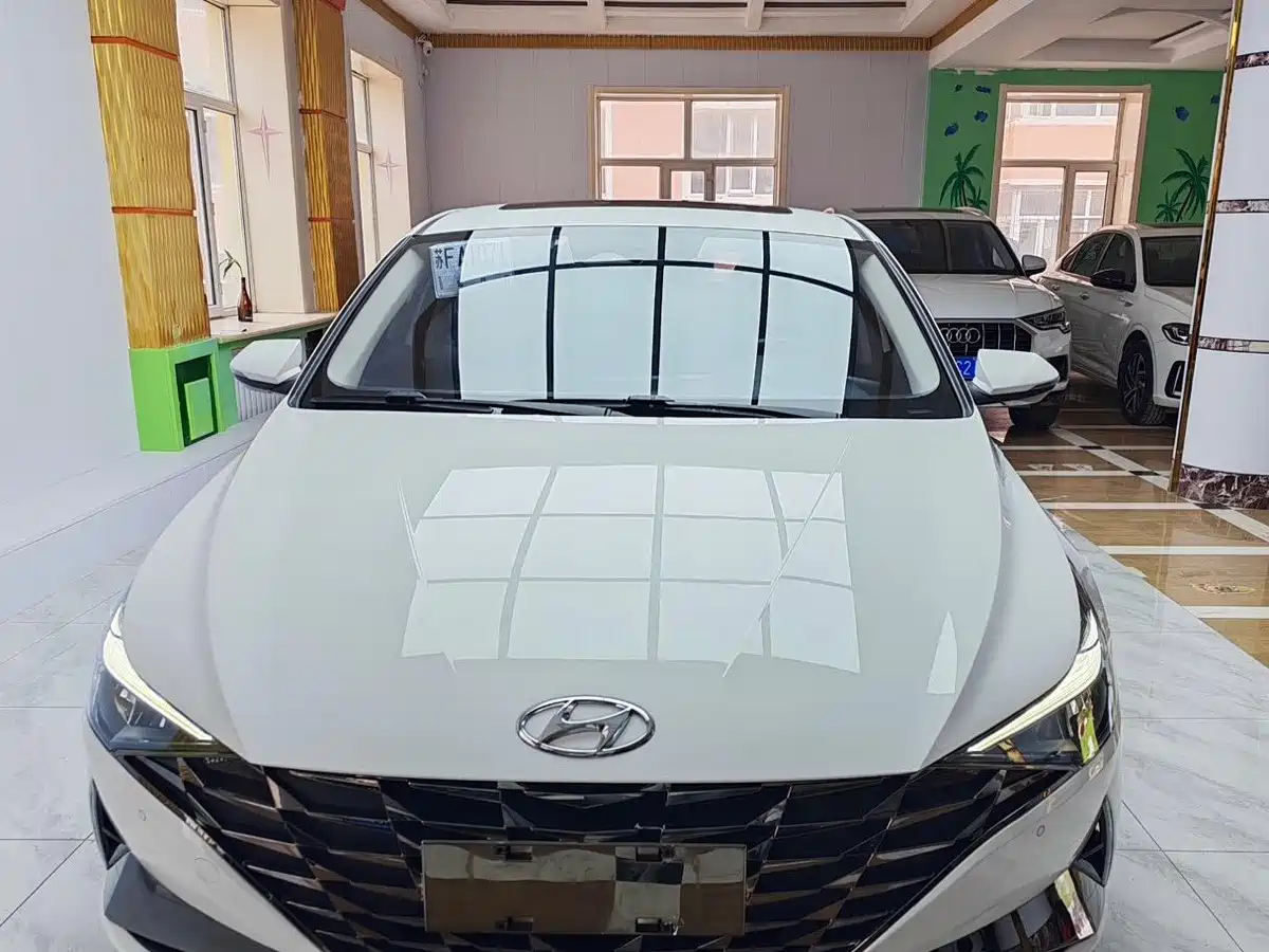 Hyundai Elantra 2022