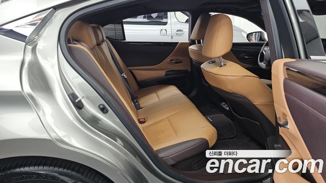 Lexus ES 2021