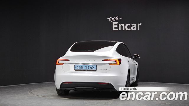Tesla Model 3 2024