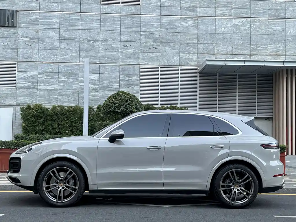 Porsche Cayenne 2022