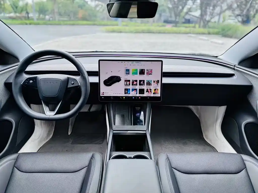 Tesla Model 3 2024