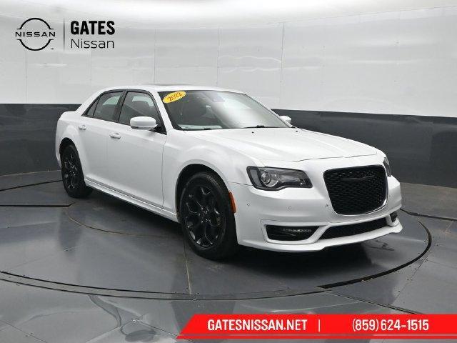 Chrysler 300 2022