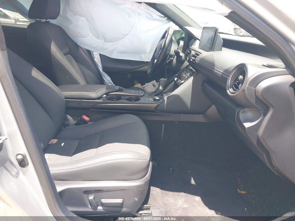 Lexus IS 300 2023