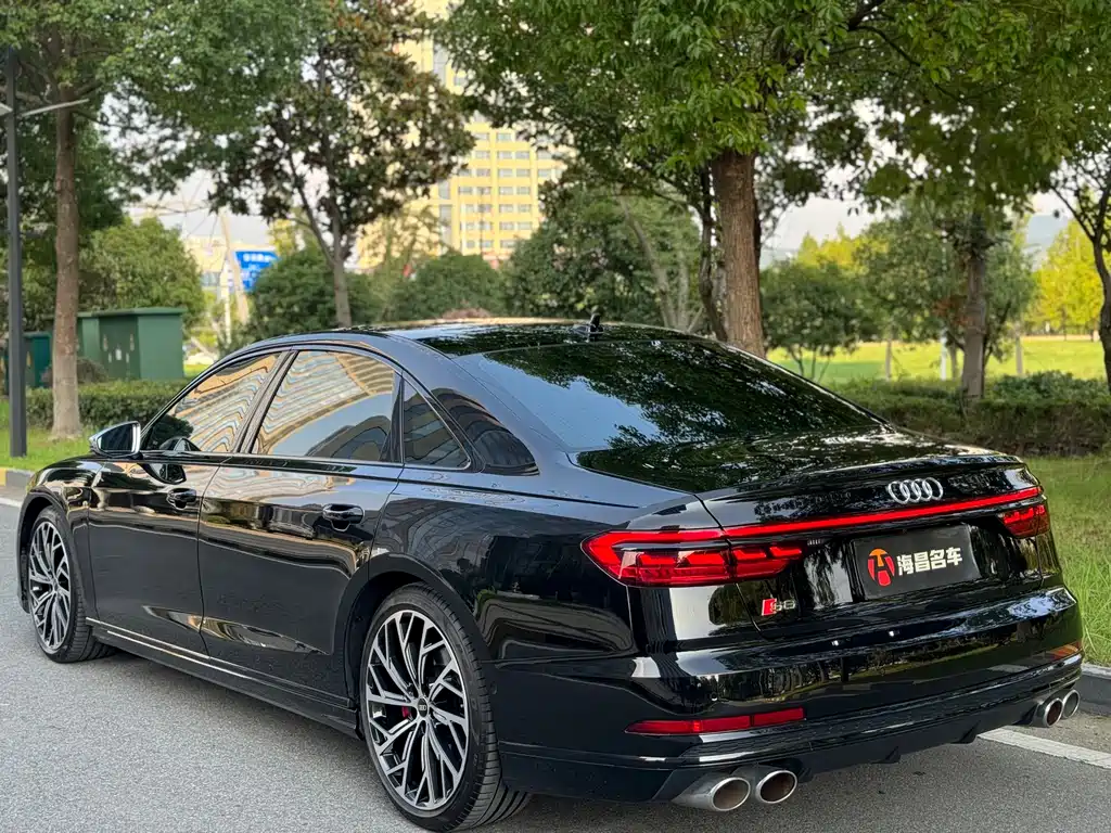 Audi S8 2023
