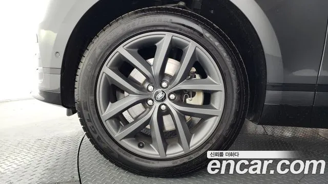 Land Rover Range Rover Velar 2025