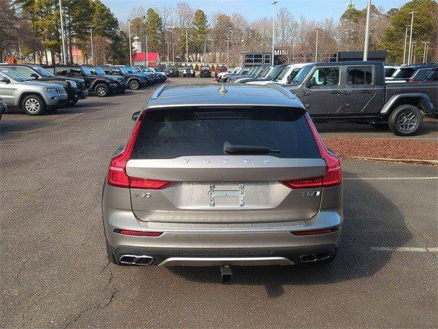 Volvo V60 Cross Country 2021
