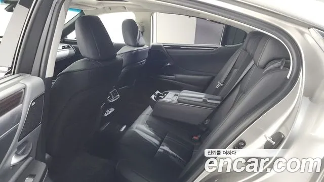 Lexus ES 2021