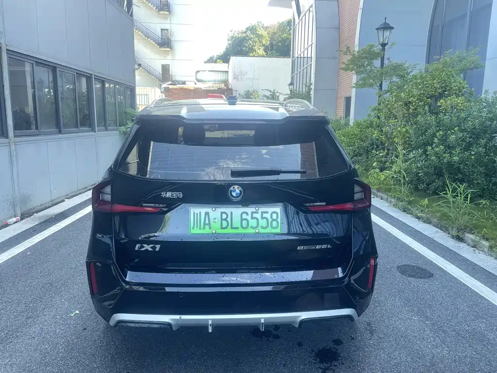 BMW iX1 2024