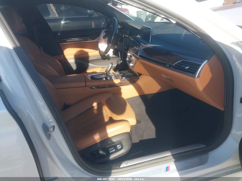 BMW 750 2021