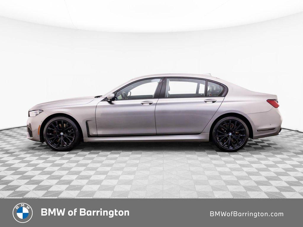 BMW 750 2022