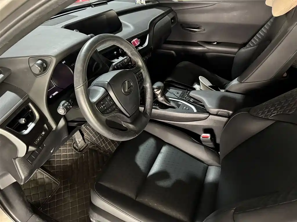Lexus UX 2021