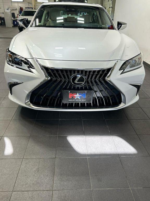 Lexus ES 2025