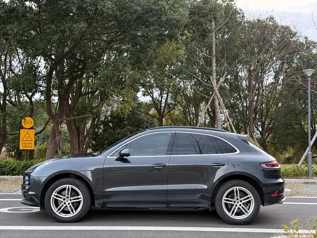 Porsche Macan 2021
