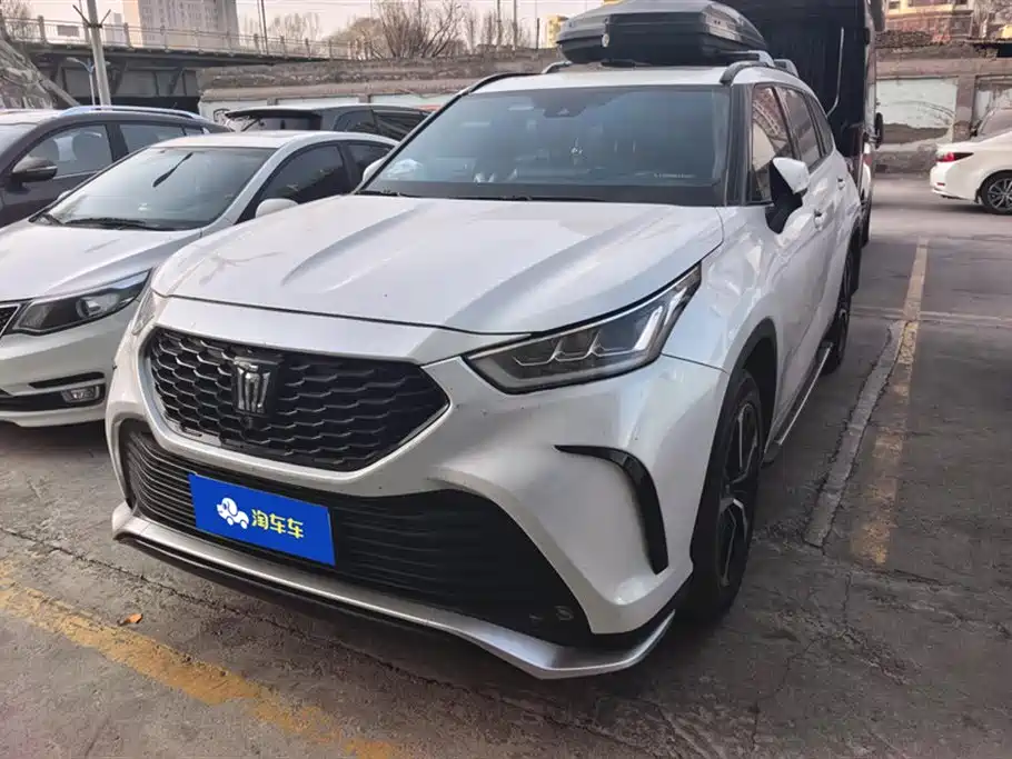 Toyota Crown Kluger 2023