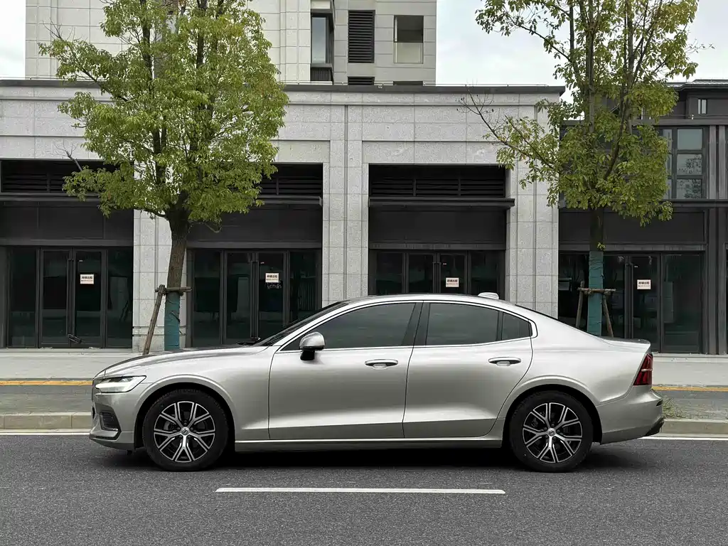 Volvo S60 2023