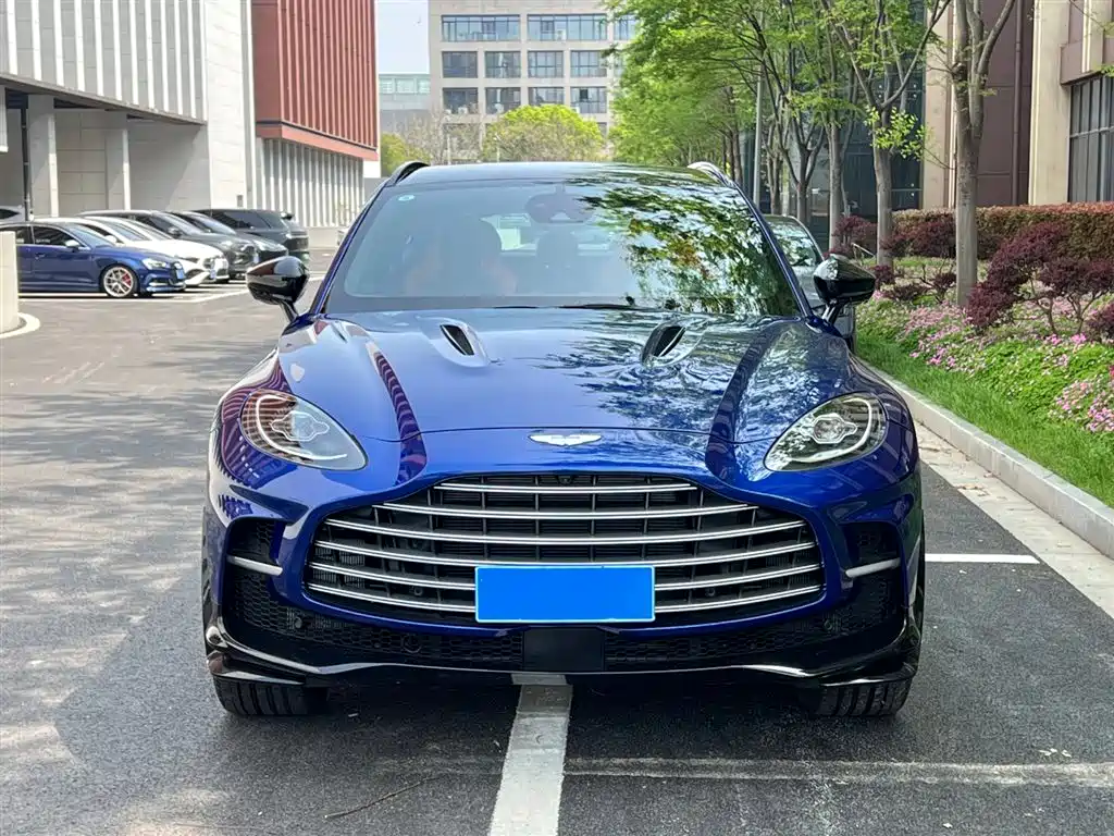 Aston Martin DBX 2024