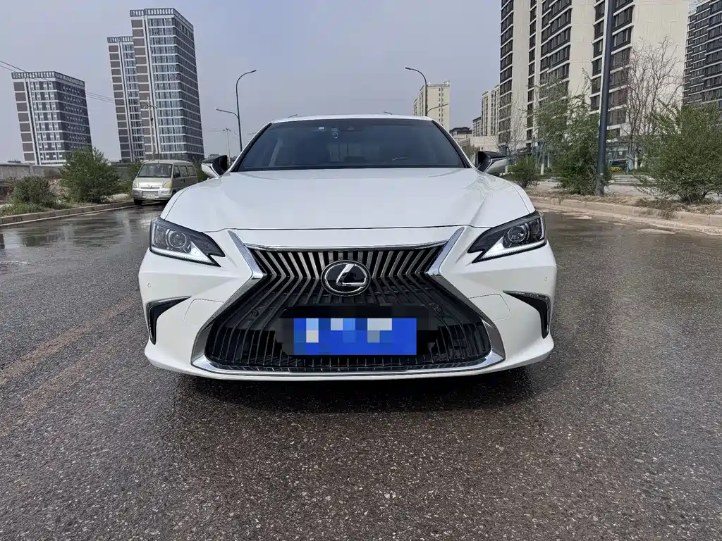 Lexus ES 2021