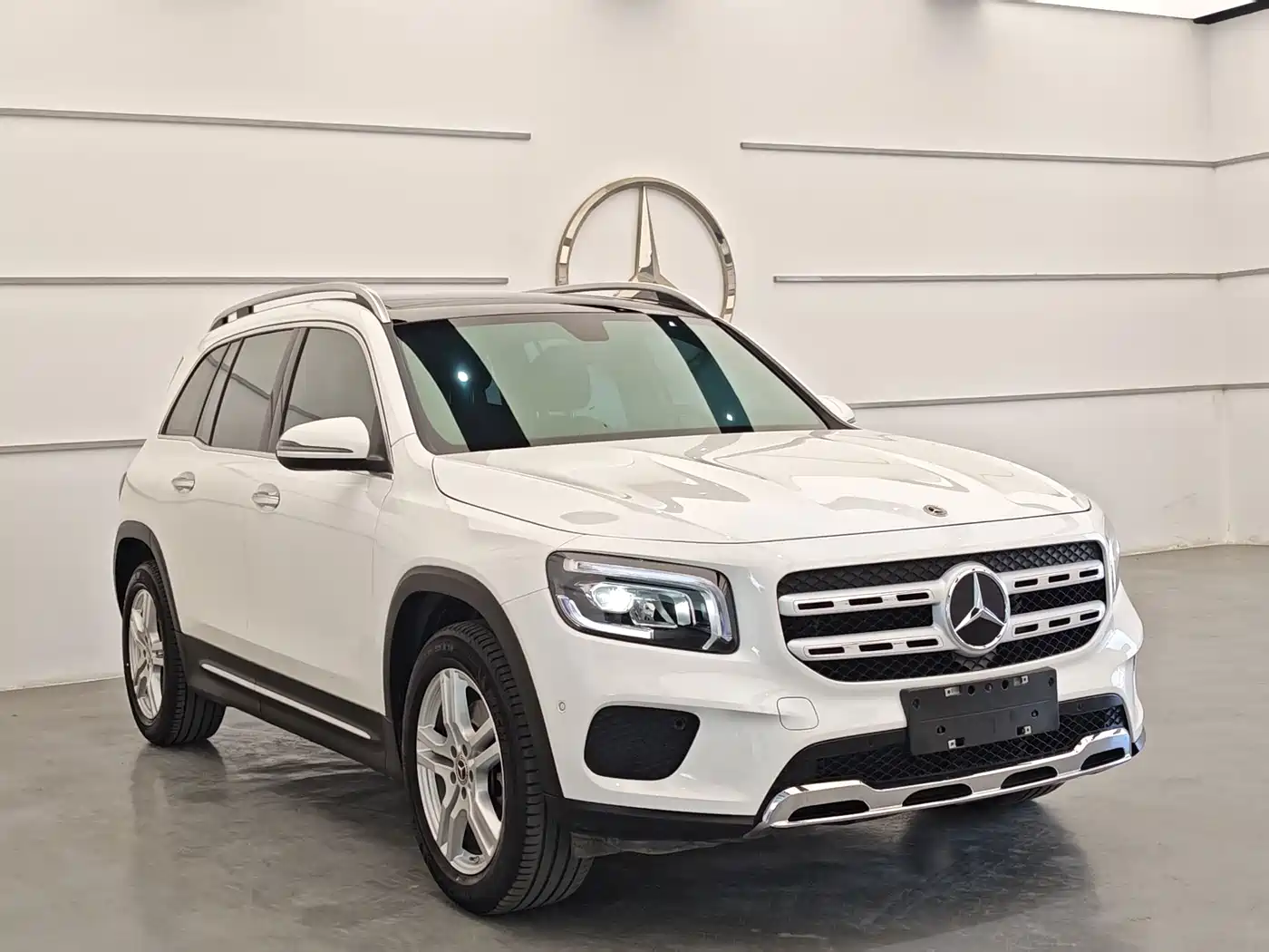 Mercedes-Benz GLB 2023