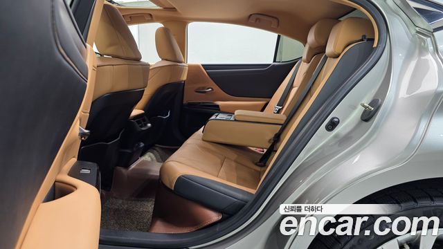 Lexus ES 2022