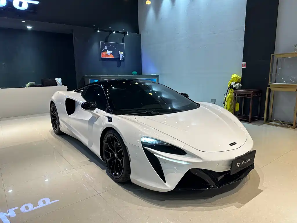McLaren Artura 2024