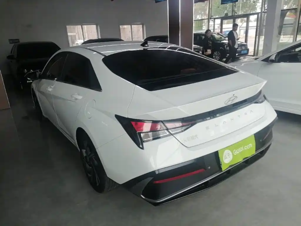 Hyundai Elantra 2024