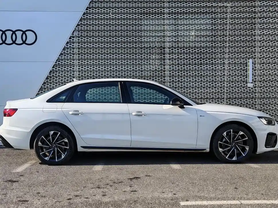 Audi A4 2023