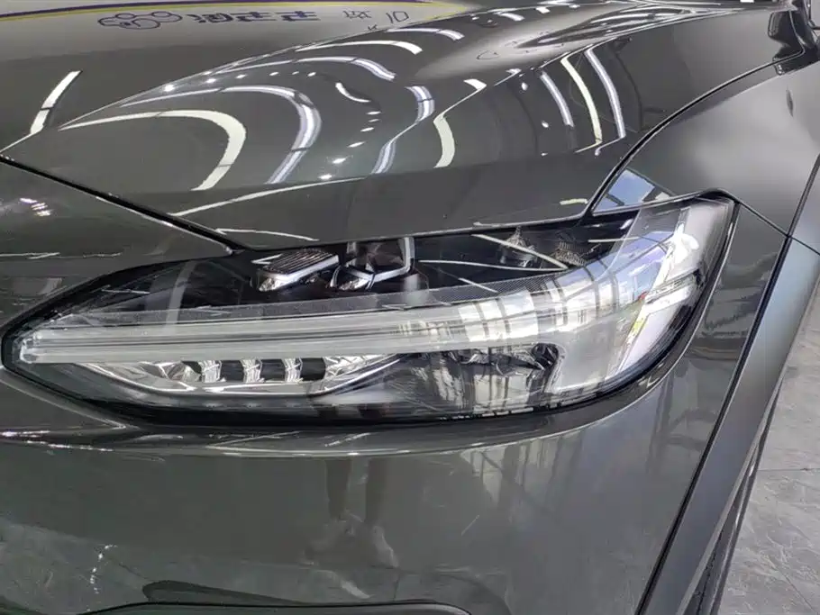 Volvo V90 2021