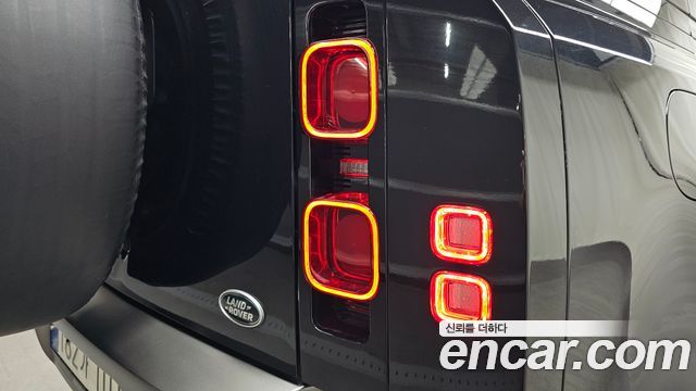 Land Rover Defender 2021
