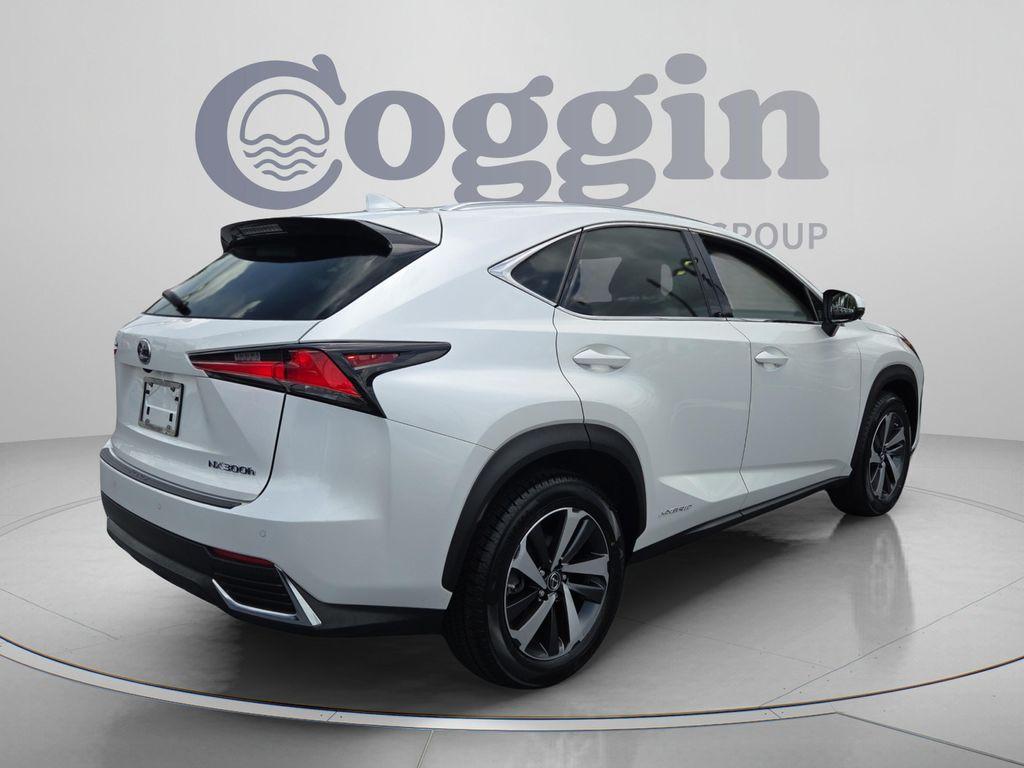 Lexus NX 2021