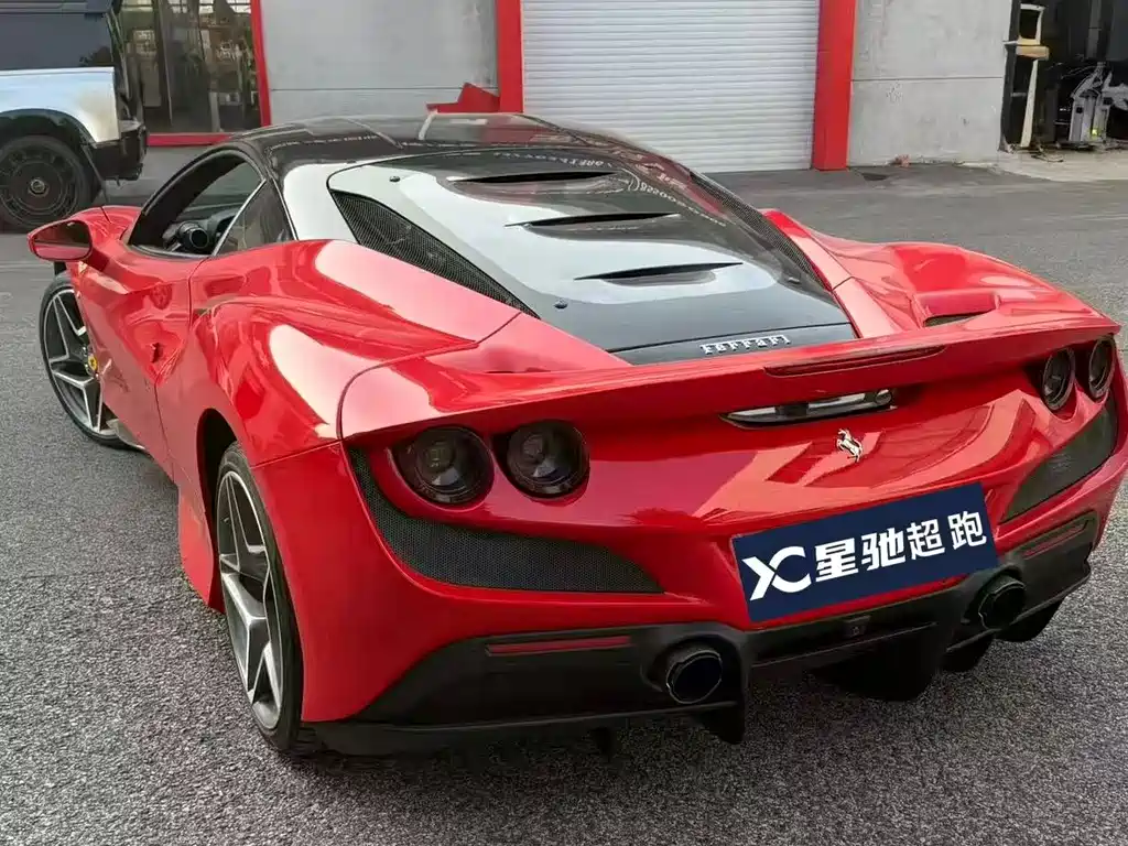 Ferrari F8 2021