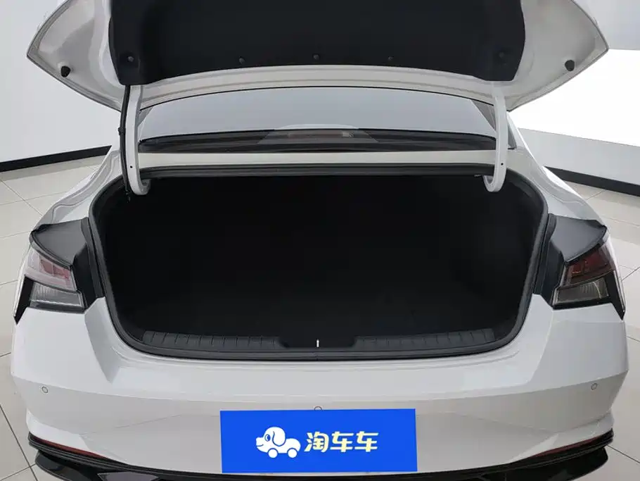 Hyundai Elantra 2023