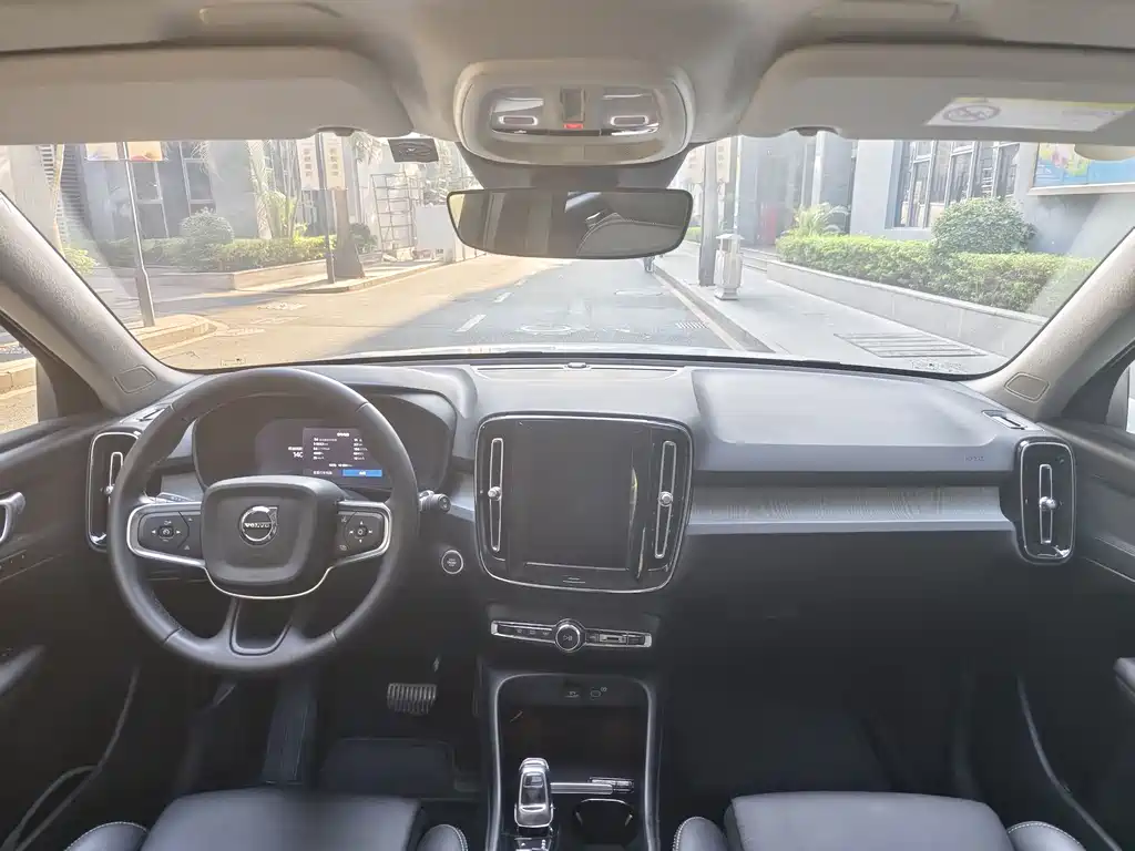 Volvo XC40 2024
