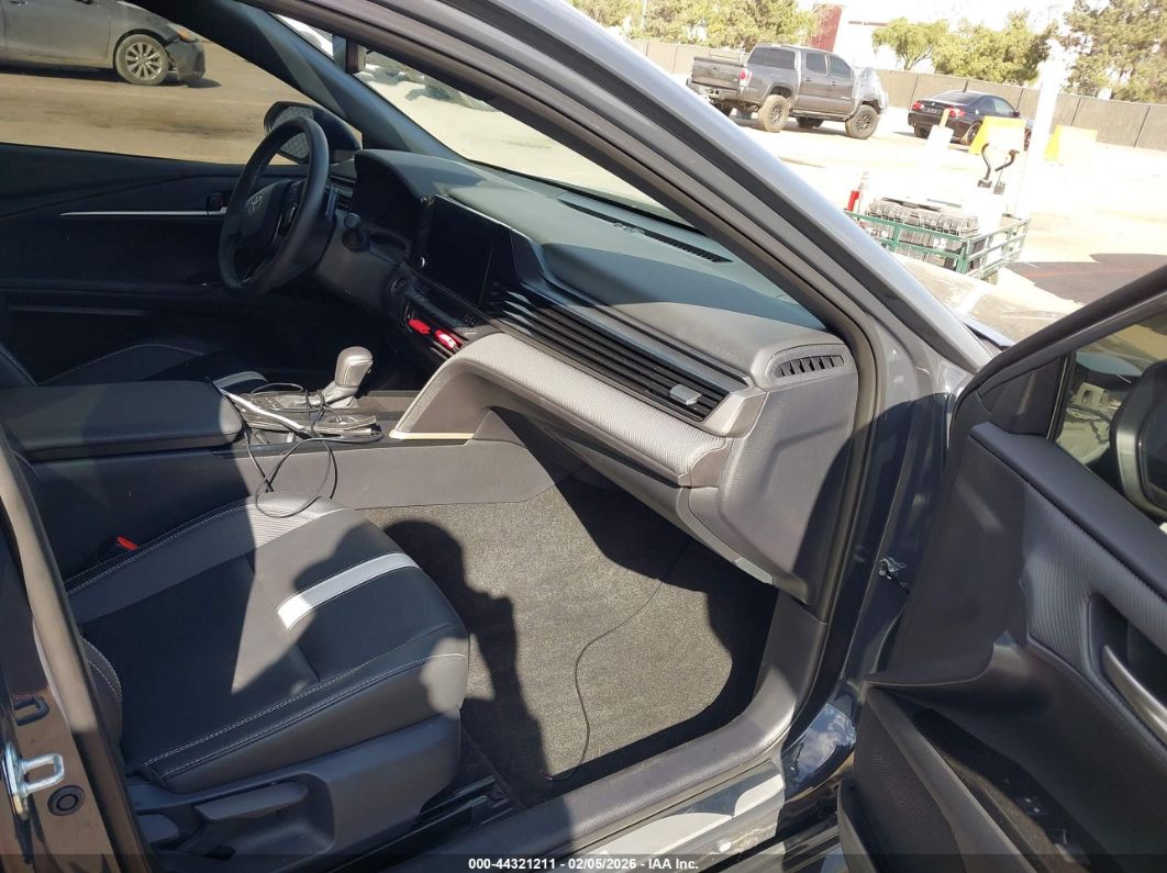 Toyota Camry 2025