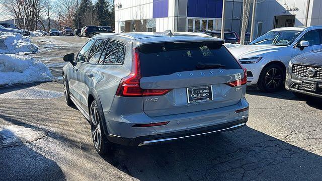 Volvo V60 Cross Country 2025
